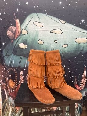 Minnetonka Suede 3-layer fringe boot in Brown